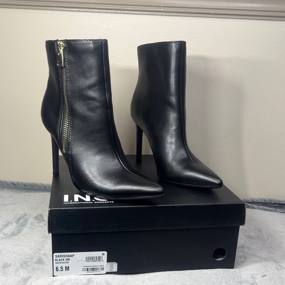 INC Sarishaap Black Leather Ankle Booties Gold Zip -Size 6.5